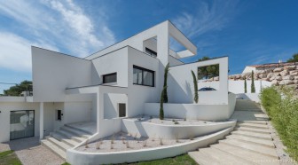 EN IMAGES. A vendre : villa minimaliste inspirée de Mallet Stevens