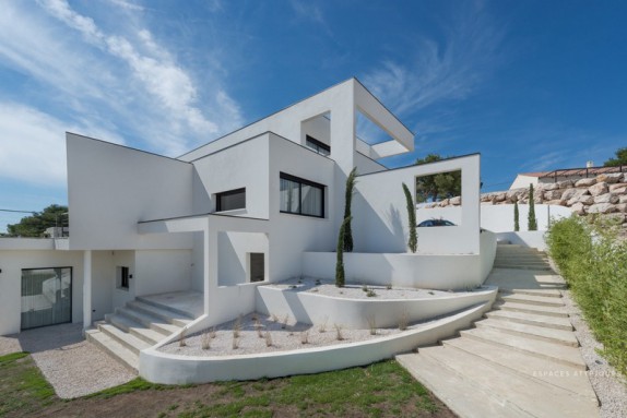 EN IMAGES. A vendre : villa minimaliste inspirée de Mallet Stevens