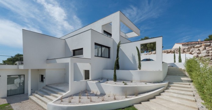 EN IMAGES. A vendre : villa minimaliste inspirée de Mallet Stevens