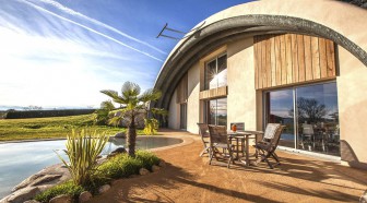 EN IMAGES. A vendre : maison bio-climatique sous un dôme végétalisé