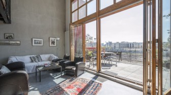 EN IMAGES. A vendre : loft en duplex avec terrasse au dernier étage