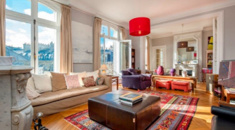 A Paris, la fortune de certains Français porte l'immobilier de luxe