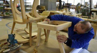 Vosges: fabrique de meubles cherche apprentis pour honorer son carnet de commandes
