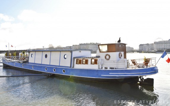 EN IMAGES. A vendre : Une péniche revisitée en loft à Bayonne