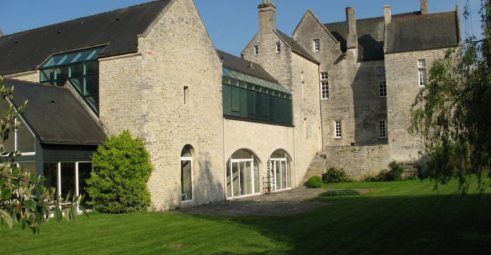 EN IMAGES. A vendre : Manoir du XVème siècle à la rénovation contemporaine
