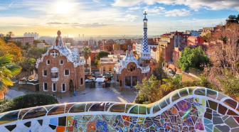 La ville de Barcelone intensifie sa lutte contre les locations Airbnb illégales