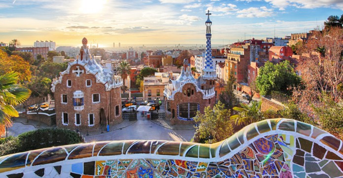 La ville de Barcelone intensifie sa lutte contre les locations Airbnb illégales