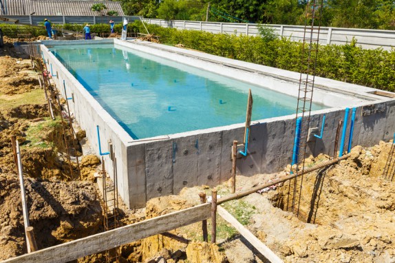 Quand une piscine fait augmenter les impôts locaux