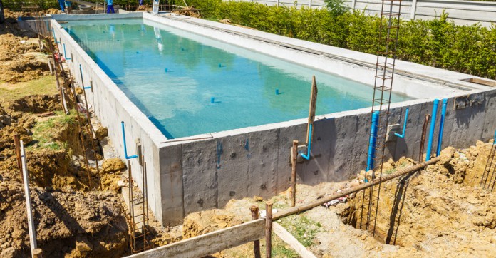 Quand une piscine fait augmenter les impôts locaux