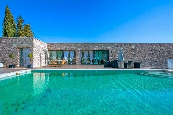 EN IMAGES. A vendre : époustouflante villa californienne près de Cannes