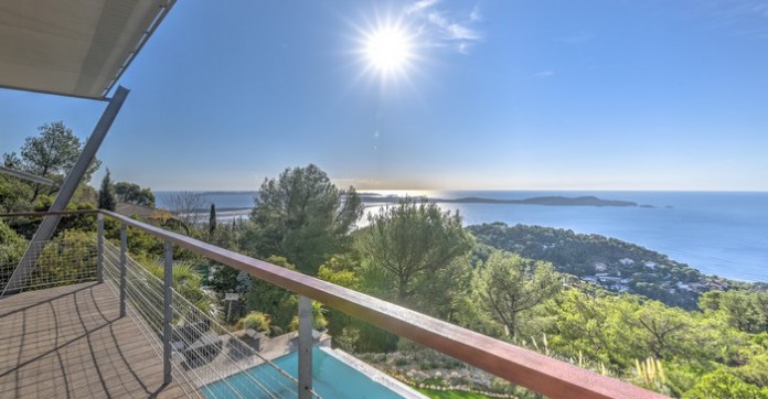 EN IMAGES. A vendre : sublime création d'architecte sur les hauteurs du Var