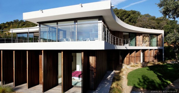 EN IMAGES. A vendre : villa d'architecte avec vue sur la mer