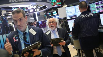 Wall Street ouvre en baisse, craint des sanctions de Trump contre la Chine