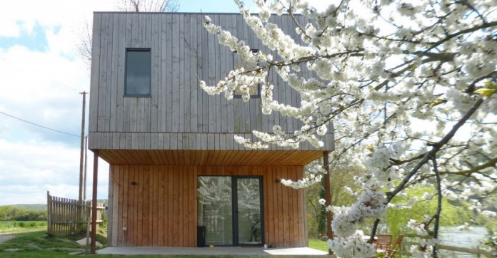 EN IMAGES. A vendre. Maison d'architecte au bord de l'eau