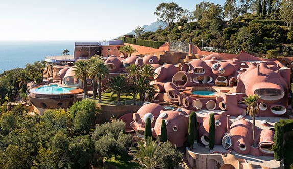 EN IMAGES. Le Palais Bulles de Pierre Cardin serait la propriété la plus chère d'Europe