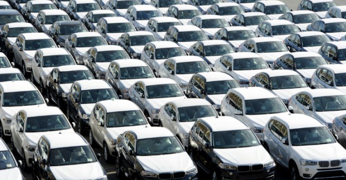 Le marché automobile européen baisse en mars, les français résistent