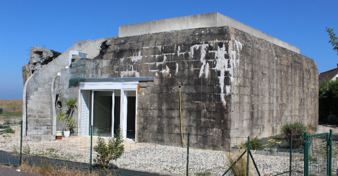 EN IMAGES. Et si vous habitiez dans un blockhaus de la Seconde Guerre mondiale ?
