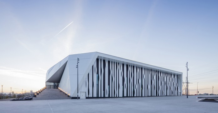 EN IMAGES. L'Aren'Ice a emergé à Cergy-Pontoise
