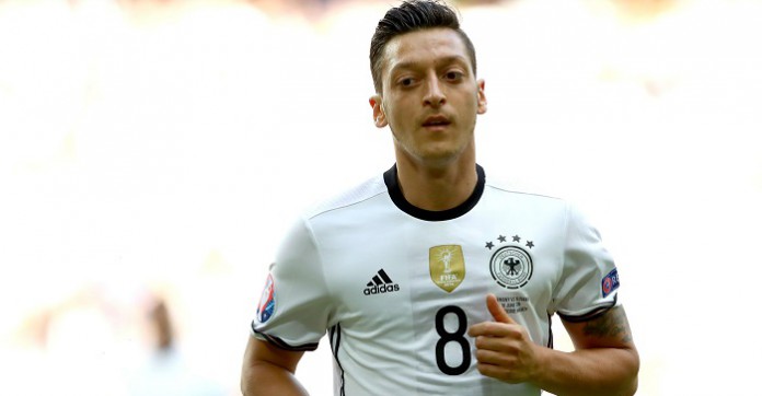 EN IMAGES : visitez la maison à 11 millions de Mesut Özil
