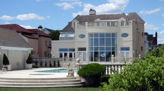 Un "effet Macron" toujours sensible sur l'immobilier français de luxe