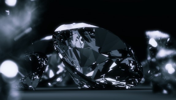 Investir dans les diamants : l'AMF prévient contre les offres frauduleuses