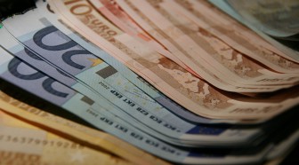 Toulouse: action coup de poing d'Attac pour dénoncer "l'argent sale" des banques