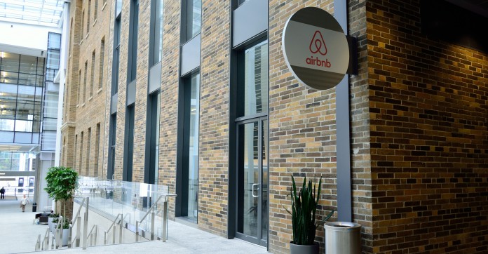 Airbnb attaqué en justice par les professionnels de l'hôtellerie et de l'immobilier