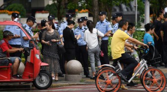 Chine: des forces armées empêchent une manifestation contre les prêts en ligne