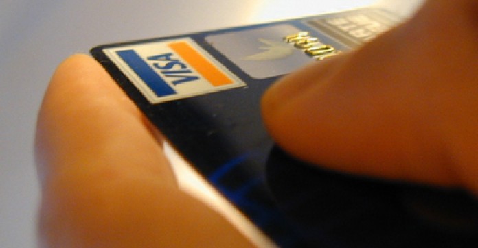 Une escroquerie "inédite" aux cartes bancaires démantelée en France