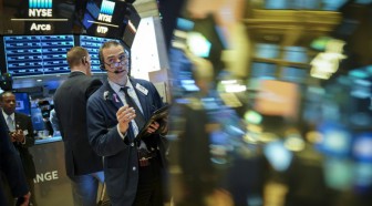 Wall Street recule, lestée par des résultats d'entreprises mitigés