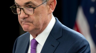 Trump reproche au patron de la Fed d'être "content" de relever les taux d'intérêt