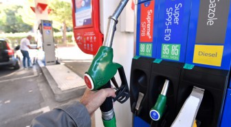 Fronde sur les carburants: le gouvernement cherche une sortie de crise