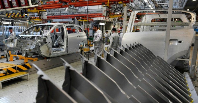 Le marché automobile européen baisse encore en octobre, mais la chute ralentit