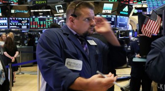 Wall Street, affaiblie par Apple, ouvre en baisse