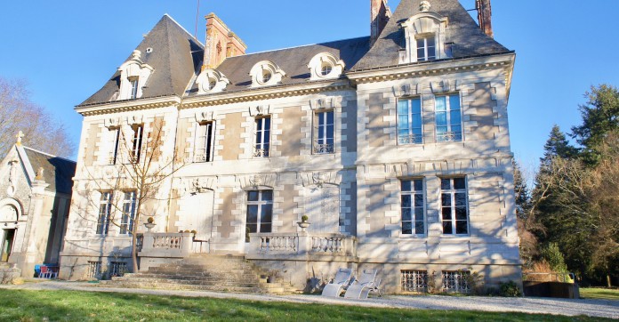 EN IMAGES. A vendre : Château du XIXe siècle avec chapelle réaménagée