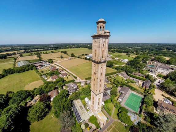 EN IMAGES. À vendre : tour de 14 étages dans le Hampshire