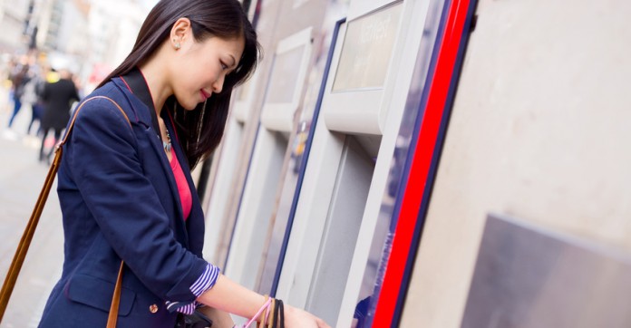 Banques en ligne : les retraits pourraient finalement devenir payants