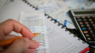 Épargne : avec le reconfinement, les Français vont-ils recommencer à épargner massivement ?