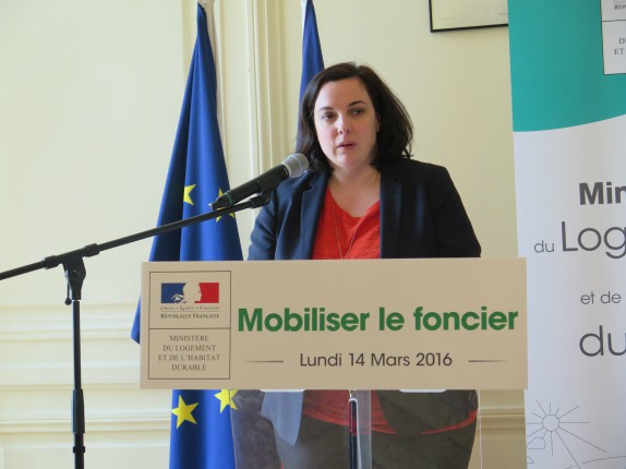 Emmanuelle Cosse donne à son successeur sa vision de la politique logement à mener