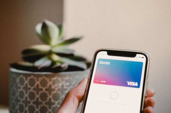 Banque en ligne : Revolut lance un nouveau service en France