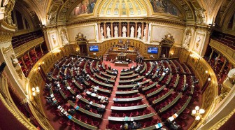 Le Sénat s'attaque aux frais de l'épargne