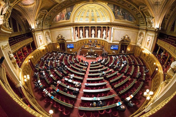 Le Sénat s'attaque aux frais de l'épargne