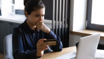 Les fraudes en ligne et les arnaques par faux conseillers bancaires : une baisse en 2024