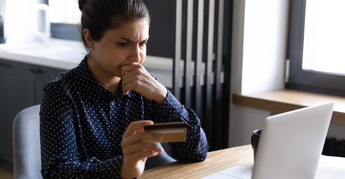 Les fraudes en ligne et les arnaques par faux conseillers bancaires : une baisse en 2024