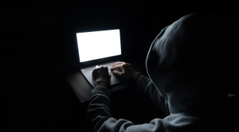 La fin des arnaques au faux conseiller bancaire grâce à Sumeria