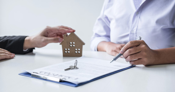 Immobilier ancien : les prix repartent à la baisse