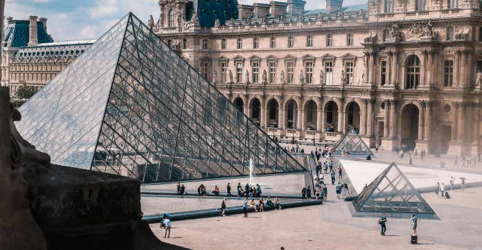 Cambriolage du Louvre : les bijoux royaux mis à l'abri à la Banque de France