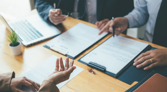 Des solutions d'épargne orientées défense séduisent les investisseurs français