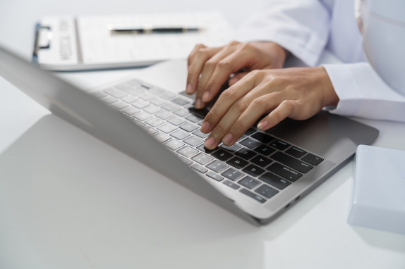 La déclaration en ligne des dons manuels devient obligatoire en 2026