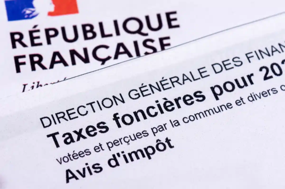 Vers une suspension de l'augmentation de la taxe foncière en 2026
